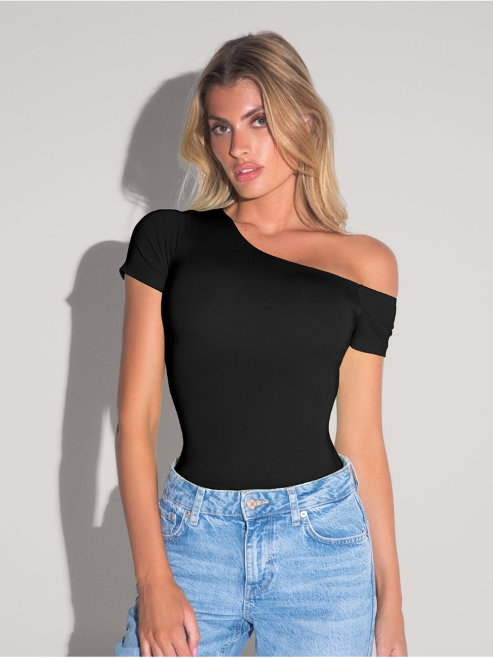 TA3 Shapey One Shoulder Top